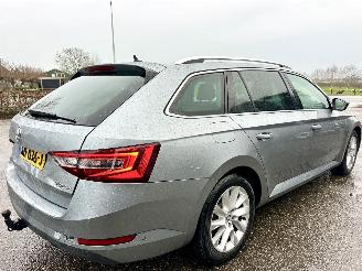 Skoda Superb Gereserveerd 2.0 TDI 150pk 6-bak euro.6 Style Bus - nap - navi - camera - front + side + park assist - keyless entry + start picture 5