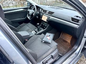 Skoda Superb Gereserveerd 2.0 TDI 150pk 6-bak euro.6 Style Bus - nap - navi - camera - front + side + park assist - keyless entry + start picture 22