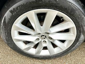 Skoda Superb Gereserveerd 2.0 TDI 150pk 6-bak euro.6 Style Bus - nap - navi - camera - front + side + park assist - keyless entry + start picture 89