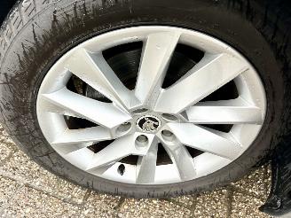 Skoda Superb Gereserveerd 2.0 TDI 150pk 6-bak euro.6 Style Bus - nap - navi - camera - front + side + park assist - keyless entry + start picture 91