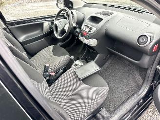 Toyota Aygo Gereserveerd 1.0 VVT-i 68pk aut + f1 Aspiration - nap - airco - facelift - led - bleutooth - elektr ramen - slechts 75dkm picture 20