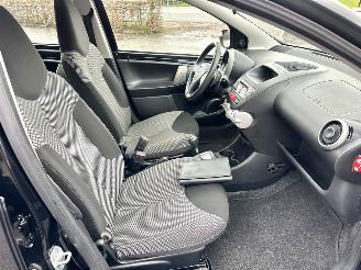 Toyota Aygo Gereserveerd 1.0 VVT-i 68pk aut + f1 Aspiration - nap - airco - facelift - led - bleutooth - elektr ramen - slechts 75dkm picture 29