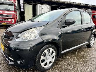 Toyota Aygo Gereserveerd 1.0 VVT-i 68pk aut + f1 Aspiration - nap - airco - facelift - led - bleutooth - elektr ramen - slechts 75dkm picture 62