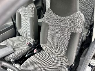 Toyota Aygo Gereserveerd 1.0 VVT-i 68pk aut + f1 Aspiration - nap - airco - facelift - led - bleutooth - elektr ramen - slechts 75dkm picture 21