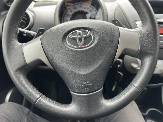 Toyota Aygo Gereserveerd 1.0 VVT-i 68pk aut + f1 Aspiration - nap - airco - facelift - led - bleutooth - elektr ramen - slechts 75dkm picture 42