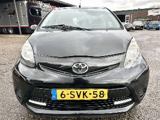 Toyota Aygo Gereserveerd 1.0 VVT-i 68pk aut + f1 Aspiration - nap - airco - facelift - led - bleutooth - elektr ramen - slechts 75dkm picture 3