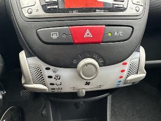 Toyota Aygo Gereserveerd 1.0 VVT-i 68pk aut + f1 Aspiration - nap - airco - facelift - led - bleutooth - elektr ramen - slechts 75dkm picture 18