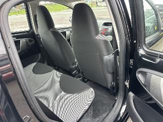 Toyota Aygo Gereserveerd 1.0 VVT-i 68pk aut + f1 Aspiration - nap - airco - facelift - led - bleutooth - elektr ramen - slechts 75dkm picture 28