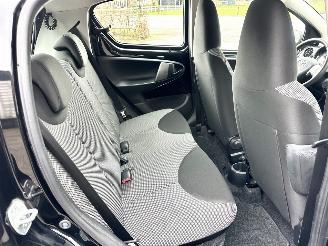 Toyota Aygo Gereserveerd 1.0 VVT-i 68pk aut + f1 Aspiration - nap - airco - facelift - led - bleutooth - elektr ramen - slechts 75dkm picture 22