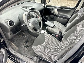 Toyota Aygo Gereserveerd 1.0 VVT-i 68pk aut + f1 Aspiration - nap - airco - facelift - led - bleutooth - elektr ramen - slechts 75dkm picture 19