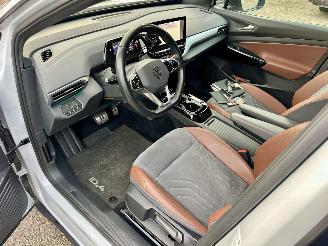 Volkswagen ID.4 Gereserveerd 77kWh 204pk aut First Edition - nap - 20 inch - navi - keyless - sfeerverl - cam - front + line assist - trekh picture 17