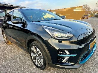 Kia e-Niro gereserveerd 64kWh 204pk aut + f1 DynamicPlusLine - nap - schuifdak elektr - keyless - front + line assist - stuur + stoelverw picture 4
