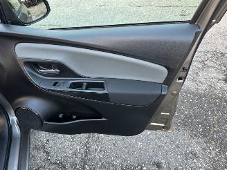 Toyota Yaris 1.0 VVT-i 69pk Comfort 5drs - nap - front + line assist - airco - bleutooth - aux - usb - stuurbediening picture 36