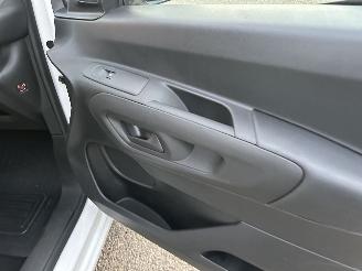 Toyota Proace City 1.5 D-4D 131pk 8-Traps aut + f1 Live - nap - camera - apple carplay + android - airco - cruise - pdc v+a picture 33