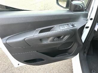 Toyota Proace City 1.5 D-4D 131pk 8-Traps aut + f1 Live - nap - camera - apple carplay + android - airco - cruise - pdc v+a picture 30