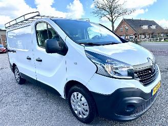 Renault Trafic 1.6 dCi 120pk 6-bak euro.6 T27 L1/H1 Comf - nap - 3pers - navi - airco - cruise - pdc - trekh - imperiaal picture 4
