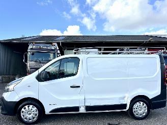 Schade bestelwagen Renault Trafic 1.6 dCi 120pk 6-bak euro.6 T27 L1/H1 Comf - nap - 3pers - navi - airco - cruise - pdc - trekh - imperiaal 2017/11
