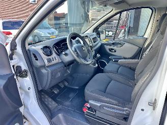 Renault Trafic 1.6 dCi 120pk 6-bak euro.6 T27 L1/H1 Comf - nap - 3pers - navi - airco - cruise - pdc - trekh - imperiaal picture 16