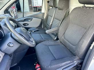 Renault Trafic 1.6 dCi 120pk 6-bak euro.6 T27 L1/H1 Comf - nap - 3pers - navi - airco - cruise - pdc - trekh - imperiaal picture 17