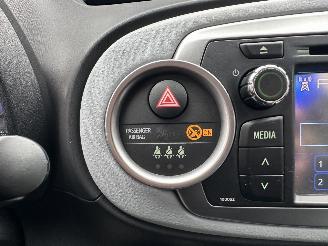 Toyota Yaris 1.5 Full Hybrid 89pk automaat Aspiration - nap - camera - clima + cruise contr - pdc - afn trek - boekjes + sleutels picture 47