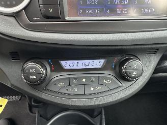 Toyota Yaris 1.5 Full Hybrid 89pk automaat Aspiration - nap - camera - clima + cruise contr - pdc - afn trek - boekjes + sleutels picture 19