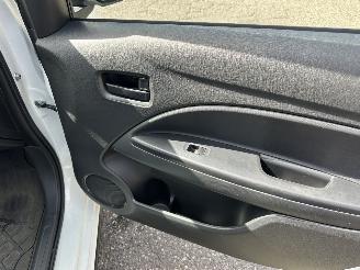 Mitsubishi Space-star 1.0i 71pk Cool+ 5drs - nap - airco - elektr pakket - licht + regensensor - facelift - 4x nieuwe banden picture 35