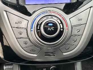 Hyundai Ix20 Gereserveerd 1.6i 125pk automaat Premium - nap - pano - leer - stuur + stoelverw - navi - camera - 1e eig - pdc v+a picture 41