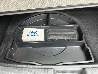 Hyundai Ix20 Gereserveerd 1.6i 125pk automaat Premium - nap - pano - leer - stuur + stoelverw - navi - camera - 1e eig - pdc v+a picture 60