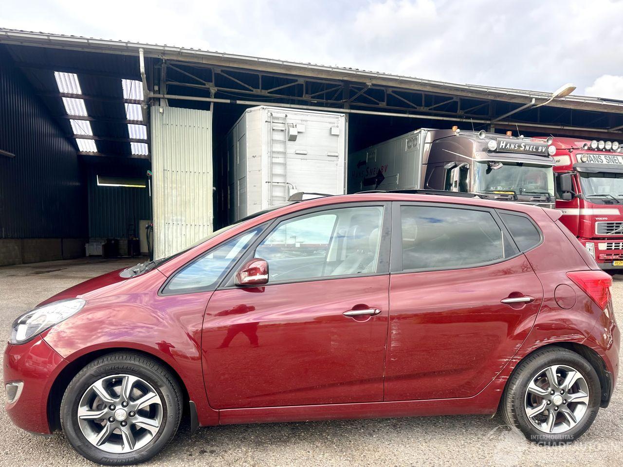 Hyundai Ix20 Gereserveerd 1.6i 125pk automaat Premium - nap - pano - leer - stuur + stoelverw - navi - camera - 1e eig - pdc v+a