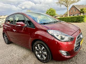 Hyundai Ix20 Gereserveerd 1.6i 125pk automaat Premium - nap - pano - leer - stuur + stoelverw - navi - camera - 1e eig - pdc v+a picture 4