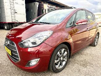 Hyundai Ix20 Gereserveerd 1.6i 125pk automaat Premium - nap - pano - leer - stuur + stoelverw - navi - camera - 1e eig - pdc v+a picture 2