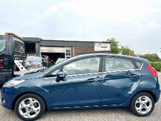 skadebil auto Ford Fiesta Gereserveerd 1.25i 82pk Titanium 5drs - 94dkm nap - airco - cruise - licht + regensensor + aut dimmend binnenspiegel - lmv 2009/3