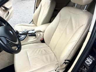 BMW 3-serie Touring 320i 184pk 8-traps aut High Executive - nap - xenon - beige leer - stoelverw - navi - pdc - elektr klep picture 52