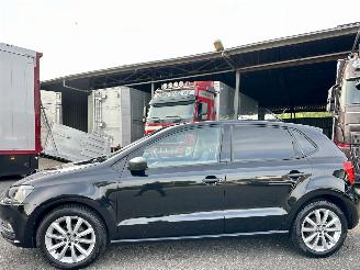 skadebil auto Volkswagen Polo Gereserveerd 1.4 TDI 75pk BlueMotion 5drs - navi - clima - cruise - facelift - bleutooth - pdc v+a - front assist - privacy glass 2016/3