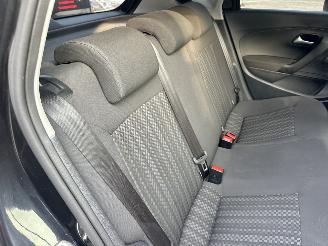 Volkswagen Polo Gereserveerd 1.4 TDI 75pk BlueMotion 5drs - navi - clima - cruise - facelift - bleutooth - pdc v+a - front assist - privacy glass picture 50