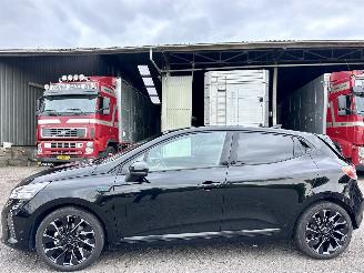 Damaged car Renault Clio 1.6 E-Tech Full Hybrid 145 aut esprit Alpine - nap - virtual - bose - front assist - camera - keyless - 31.394 euro nieuwpr 2025/3