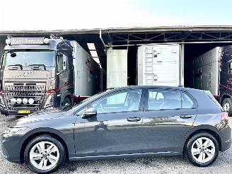 skadebil auto Volkswagen Golf 1.0 TSI 110pk 6-bak Life Edition 5drs - nap - virtual - carplay - front + line assist - sfeerverl - pdc v+a 2021/3