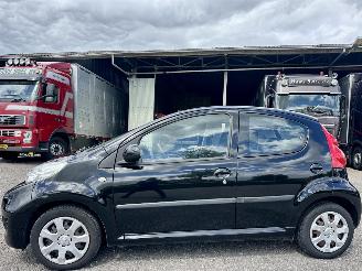  Peugeot 107 Gereserveerd 1.0-12v automaat 68pk XS 5drs - nap - carplay - airco - 49dkm - elektr ramen - toerenteller 2009/7