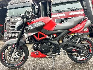 damaged motor cycles Aprilia  SHIVER 900 - led knipperlichten - drive modus - carbon spatbord - verstelbaar achterveer - stickersset 2020/7