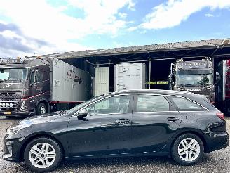 Damaged car Kia Ceed Sportswagon 1.5 T-GDi 6-bak 160pk DynamicLine - nap - navi - camera - line assist - carplay - pdc - trekh 2021/6