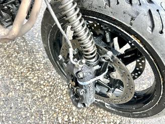 BMW F 900 R XR Triple Black 105pk - 2025 - 8885km - verwarmde handvatten - keyless - alarm - brembo -hoogte verstelling veer picture 40