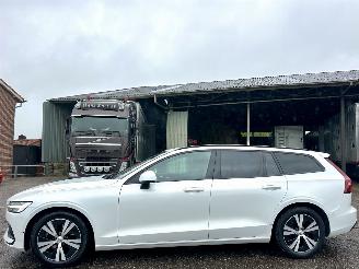 Unfallwagen Volvo V-60 2.0 B3 Momentum 2021/1