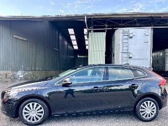 Unfallwagen Volvo V-40 1.6 T4 179pk automaat Summum - xenon - navi - camera - keyless - front + line + side assist 2012/12
