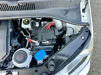 Volkswagen Up! 1.0i 65pk beats 5drs - nap - line assist - clima - cruise - pdc - privacy glass - subwoofer - licht + regensens picture 65