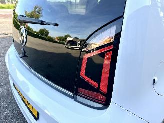 Volkswagen Up! 1.0i 65pk beats 5drs - nap - line assist - clima - cruise - pdc - privacy glass - subwoofer - licht + regensens picture 87