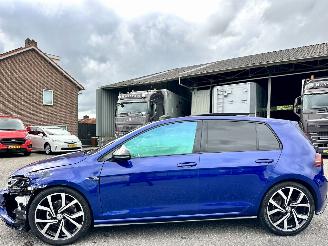 Auto incidentate Volkswagen Golf 1.5 TSI is 150pk aut + f1 R-Line 5drs - pano - virtual - 19 inch - keyless - front + line assist - carplay - kameleon tint 2018/5
