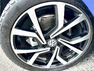 Volkswagen Golf 1.5 TSI is 150pk aut + f1 R-Line 5drs - pano - virtual - 19 inch - keyless - front + line assist - carplay - kameleon tint picture 105