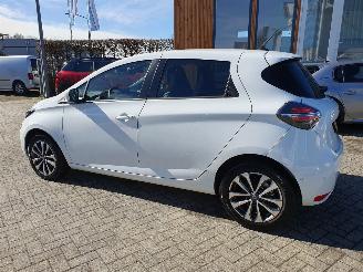 Renault Zoé INTENSE  51 KW met CCS lader  8000 km technisch probleem HUURBATTERY picture 14