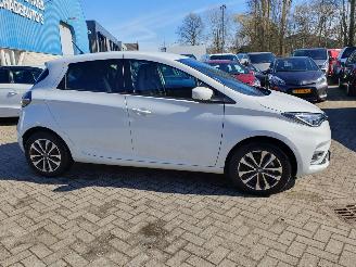 Renault Zoé INTENSE  51 KW met CCS lader  8000 km technisch probleem HUURBATTERY picture 11