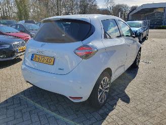 Renault Zoé INTENSE  51 KW met CCS lader  8000 km technisch probleem HUURBATTERY picture 7